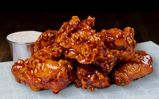 dh_crispy-chicken_wings-hot-honey_olo_1200x800